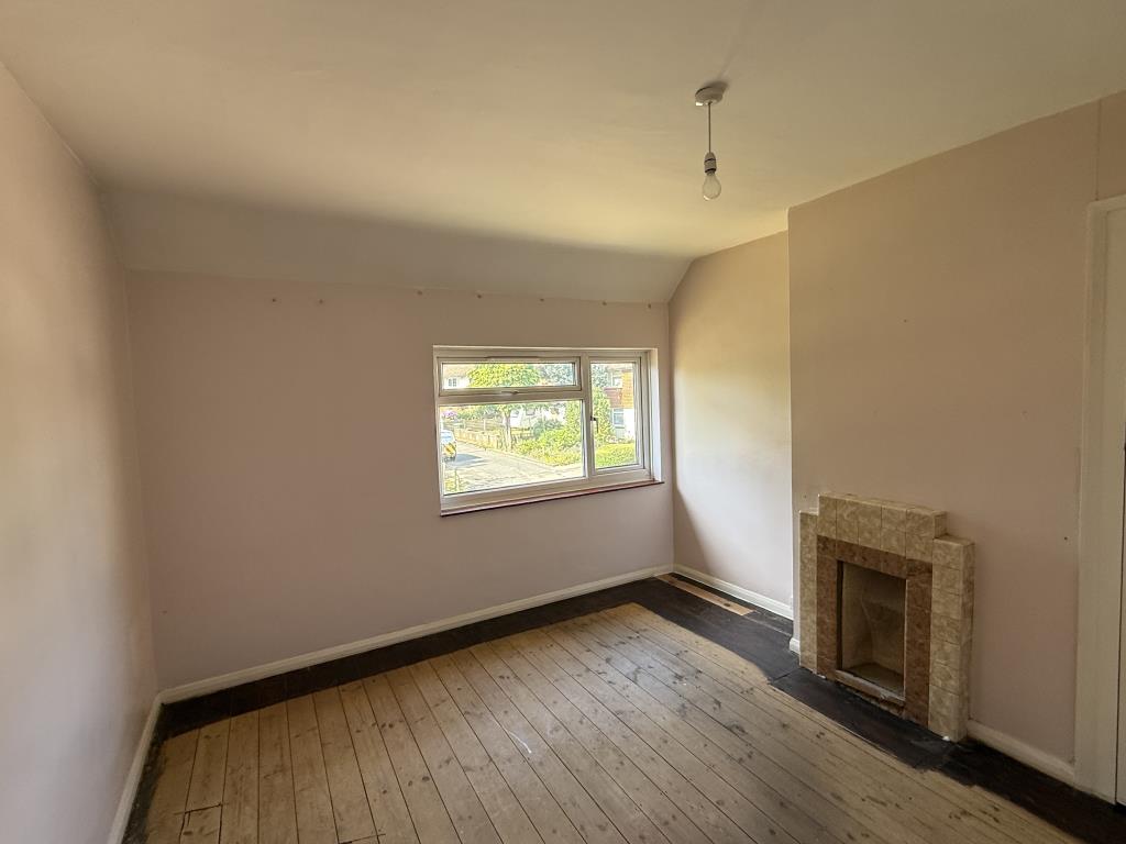 Lot: 127 - ATTRACTIVE SEMI-DETACHED HOUSE IN NEED OF IMPROVEMENT WITH POTENTIAL FOR EXTENSION - Bedroom 2 of semi in need of improvement